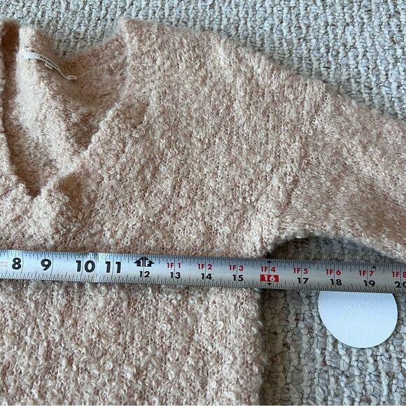 NWT Revolve TULAROSA Wool Alpaca Blend Bubble Sleeve V Neck Sweater - Picture 9 of 12